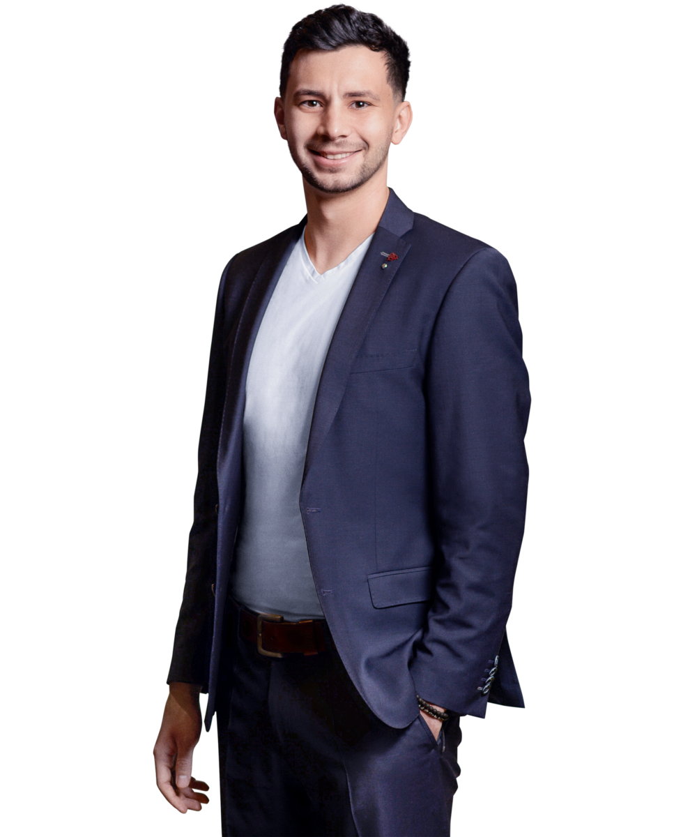 Portraitbild von Lawrence van Hattum, Senior Consultant bei Kemény Boehme Consultants, der mit neutralem Gesichtsausdruck und die linke Hand in der Hosentasche in die Kamera blickt